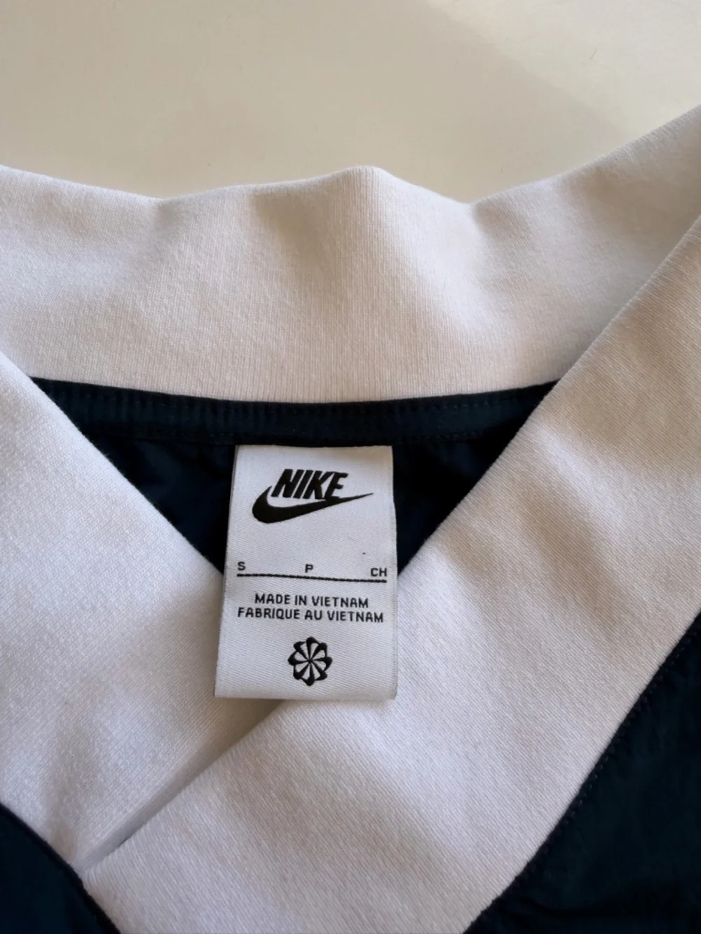 Nike Navy Blue & White V-Neck Oversized Windbreaker Pullover S